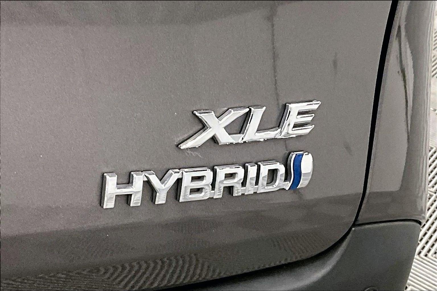 Used 2023 Toyota Sienna XLE FWD image 9