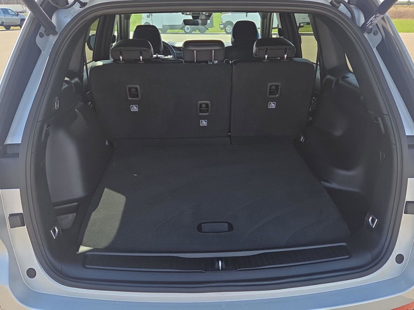 Used 2025 Jeep Grand Cherokee Altitude image 6