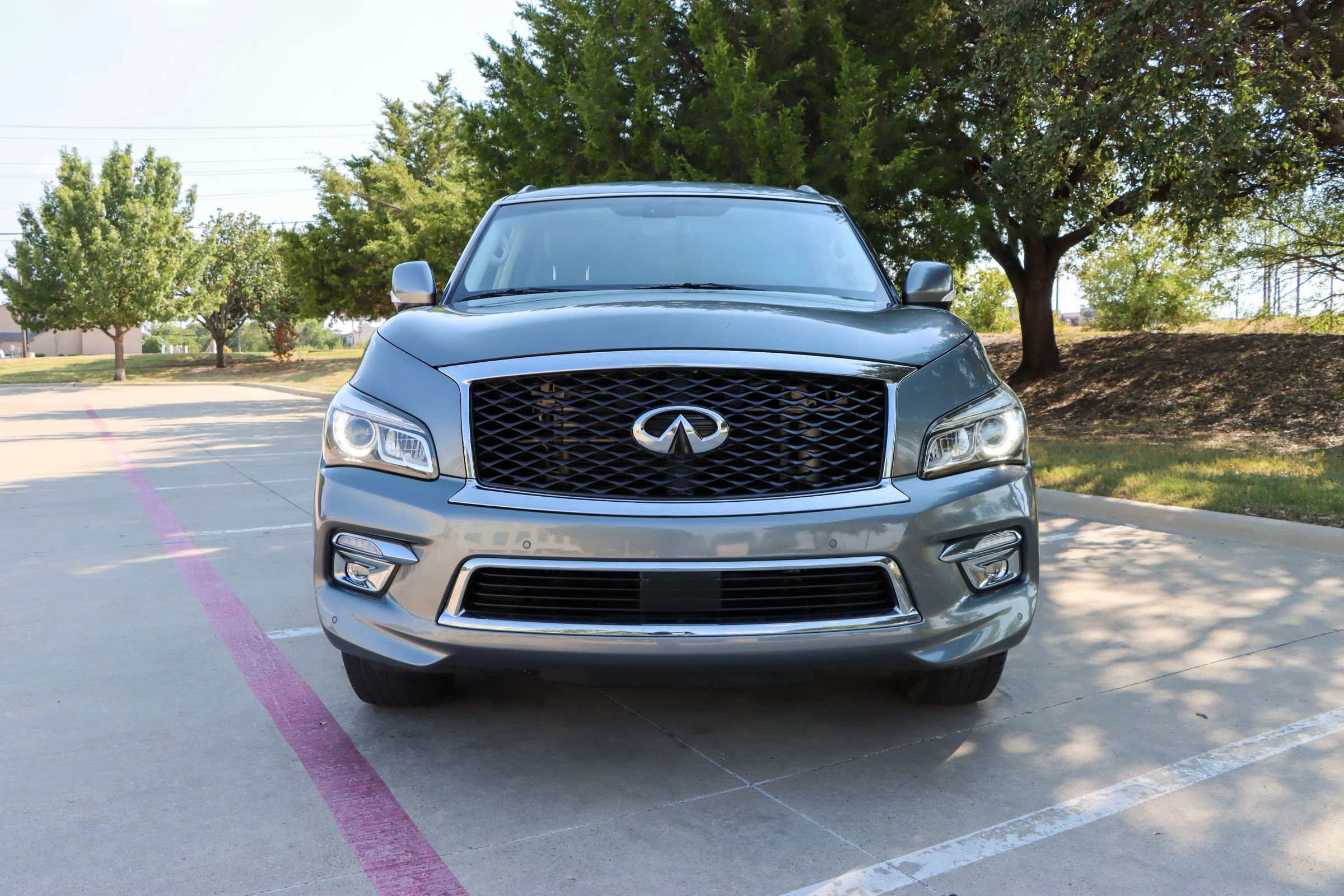 Used 2017 INFINITI QX80 4WD image 2