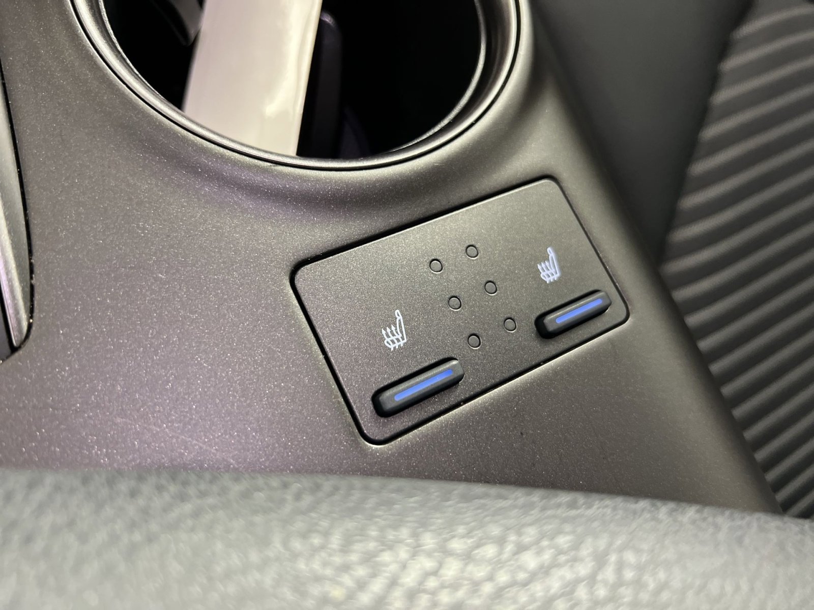 Used 2022 Toyota Camry SE w/ Cold Weather Package image 34