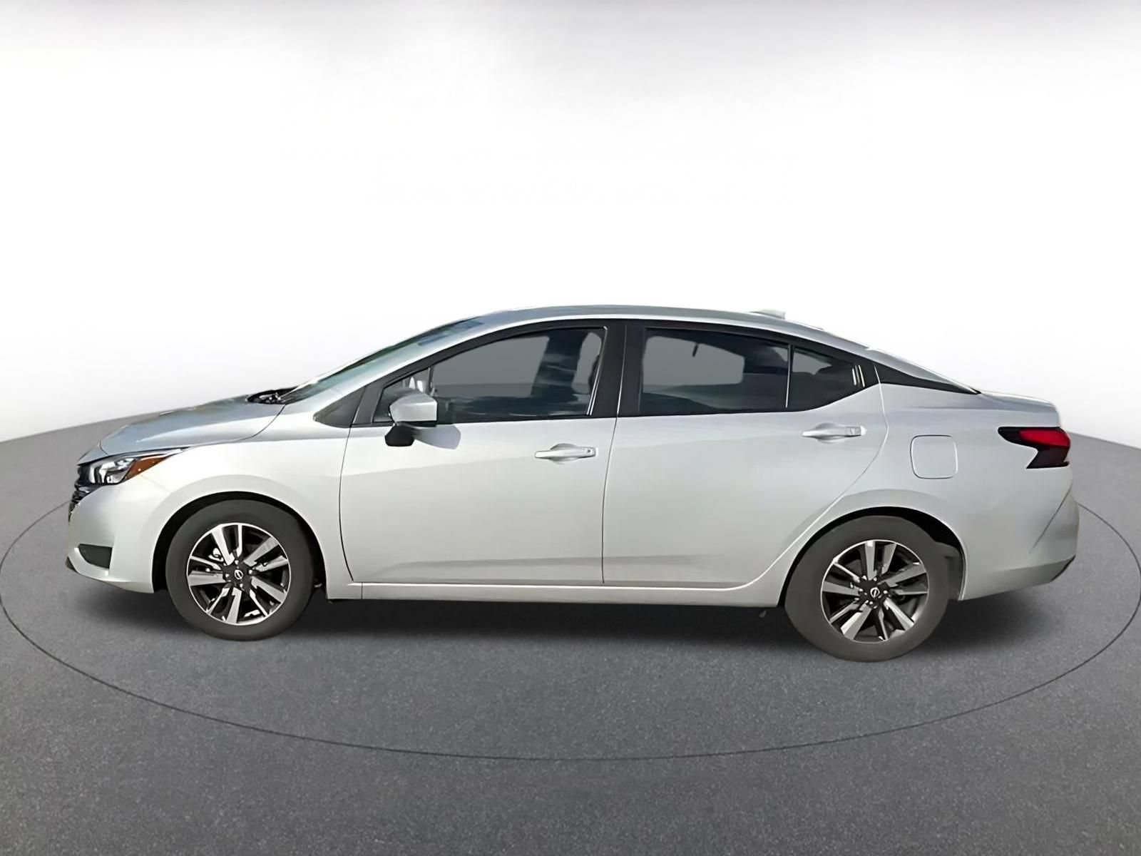 Used 2025 Nissan Versa SV FWD image 9