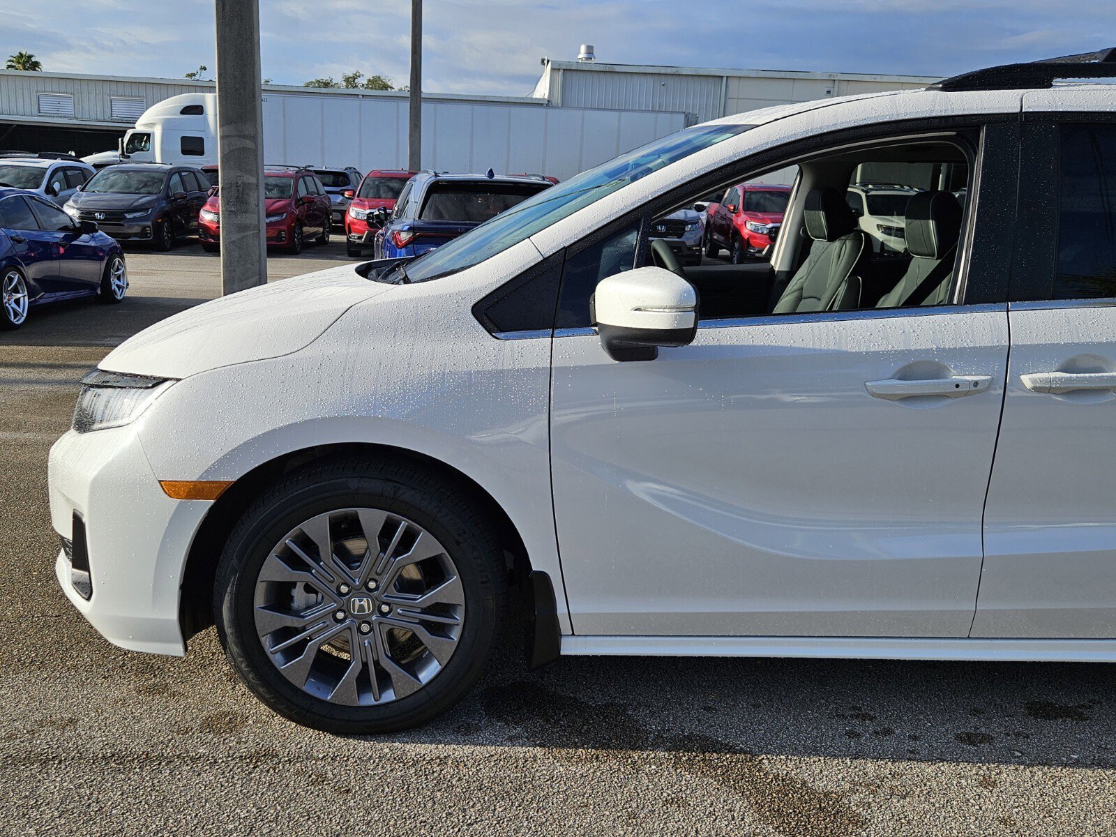 New 2026 Honda Odyssey Touring image 9