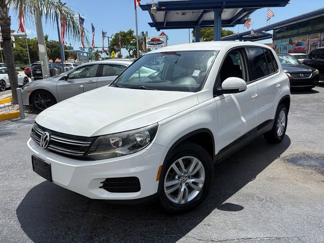 Used 2014 Volkswagen Tiguan S image 2