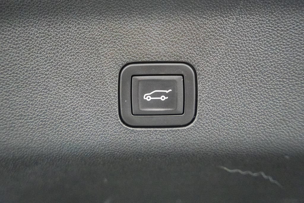 Used 2025 Chevrolet Tahoe Premier AWD/4WD image 13