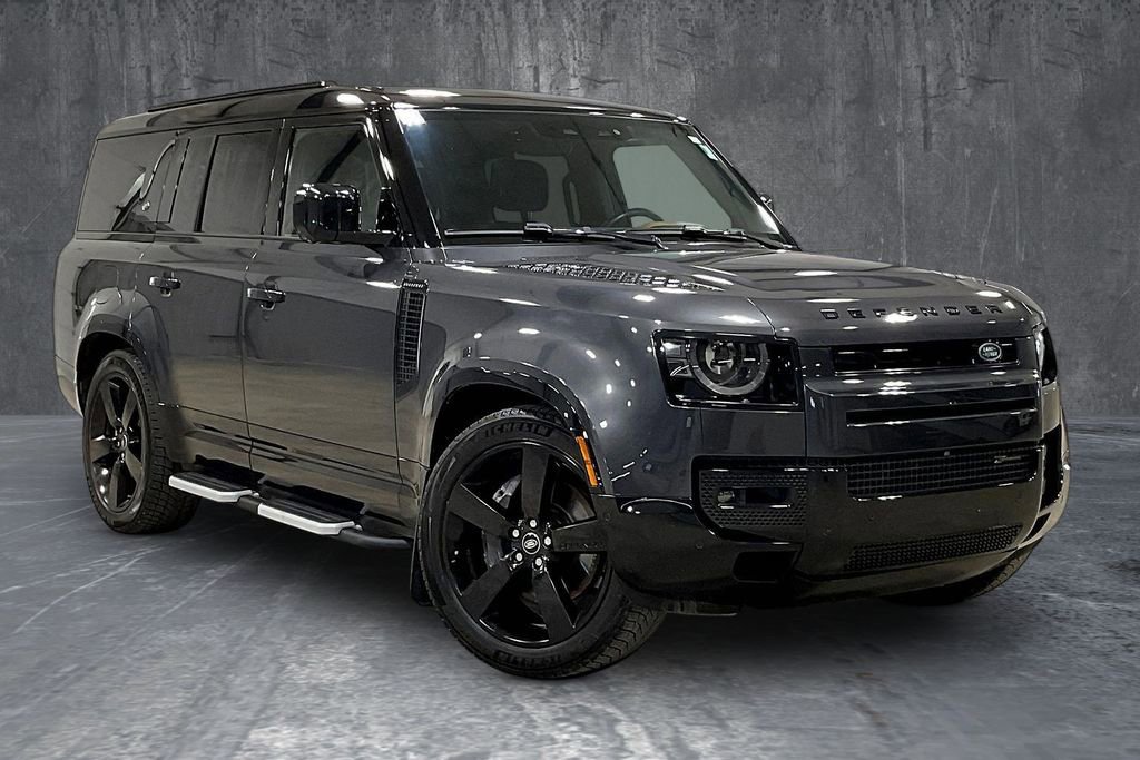 Used 2023 Land Rover Defender 130 X-Dynamic SE image 3