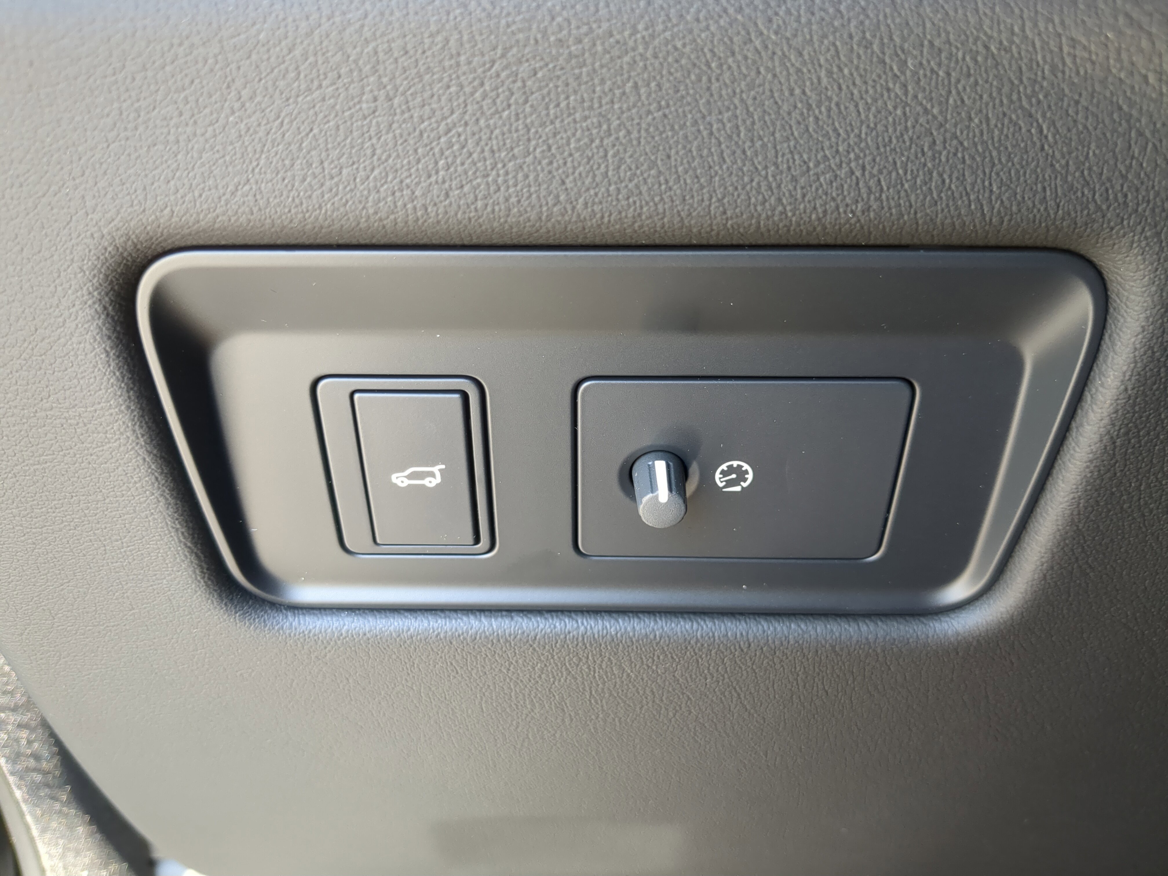 New 2026 Jaguar F-PACE R-Dynamic S image 26