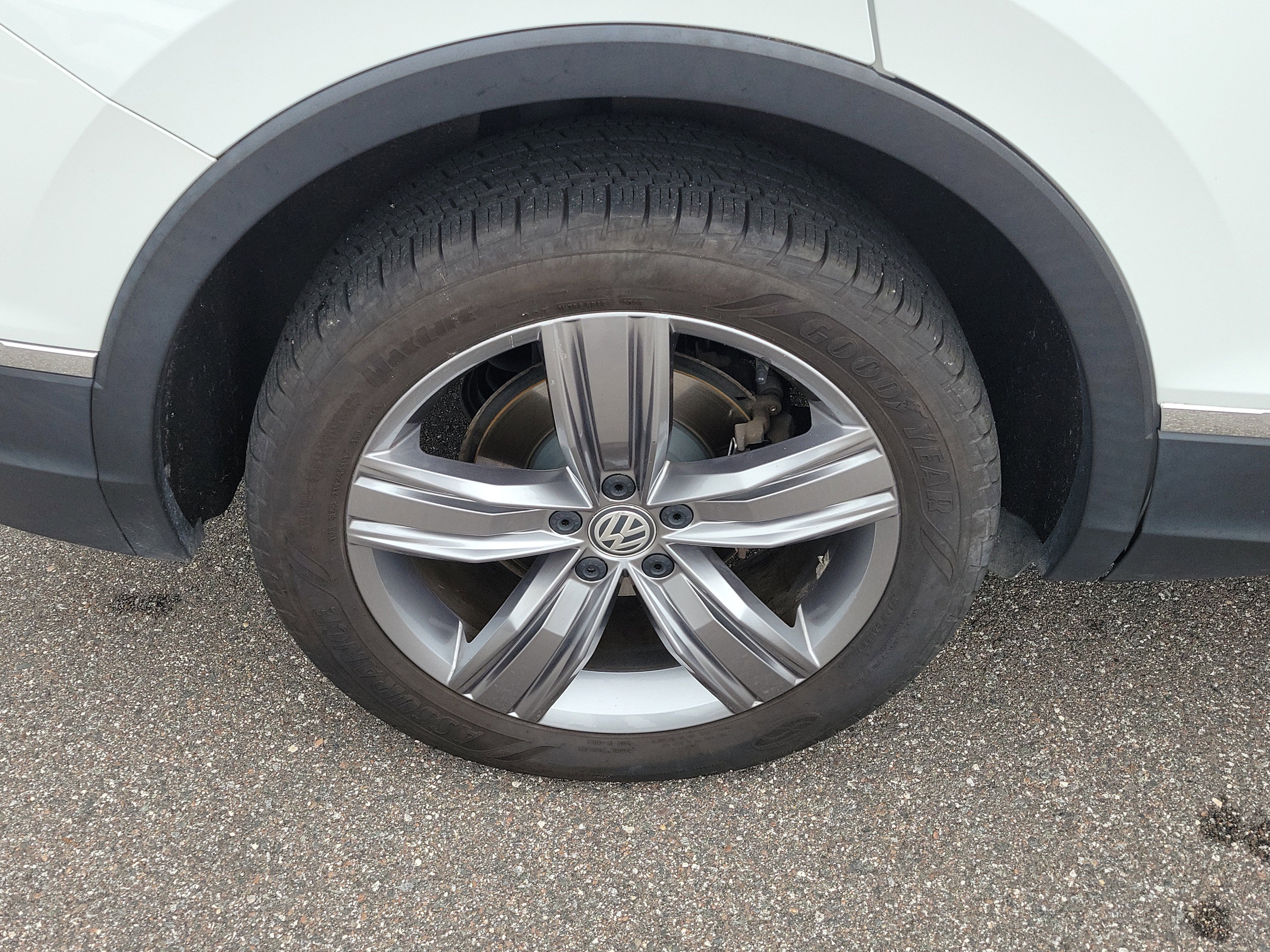 Used 2019 Volkswagen Tiguan SEL Premium image 43