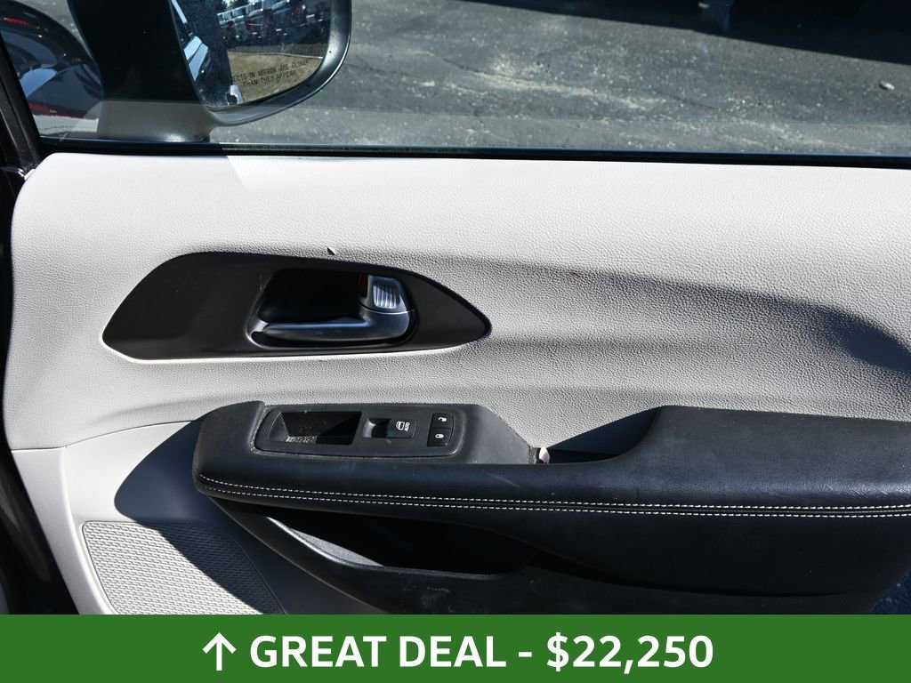Used 2023 Chrysler Voyager LX FWD image 30