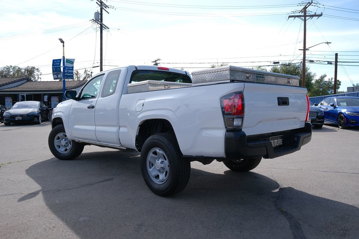 Used 2017 Toyota Tacoma SR RWD image 4
