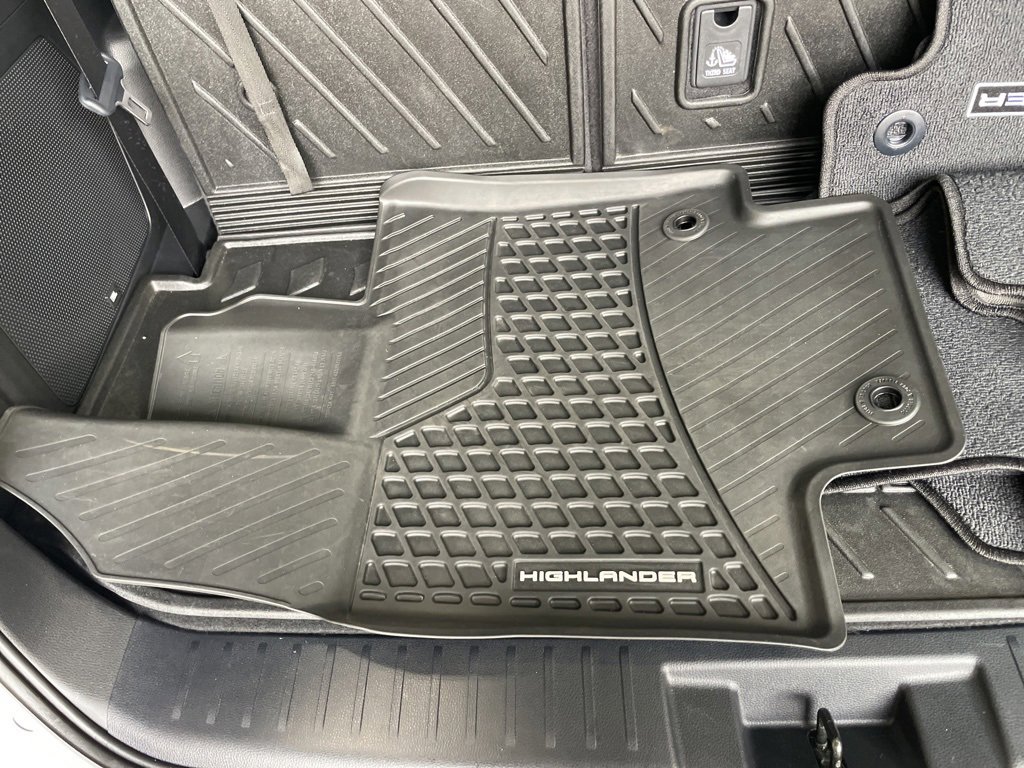 Used 2024 Toyota Highlander Platinum image 9