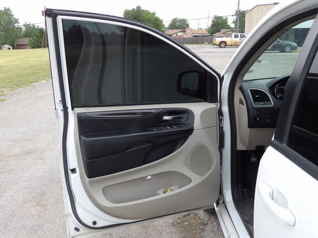 Used 2016 Dodge Grand Caravan SE w/ Quick Order Package 29E SE FWD image 9