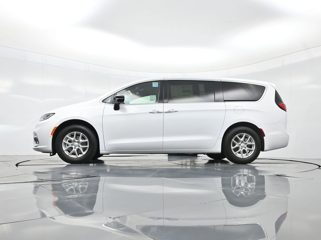 New 2026 Chrysler Pacifica Select image 44