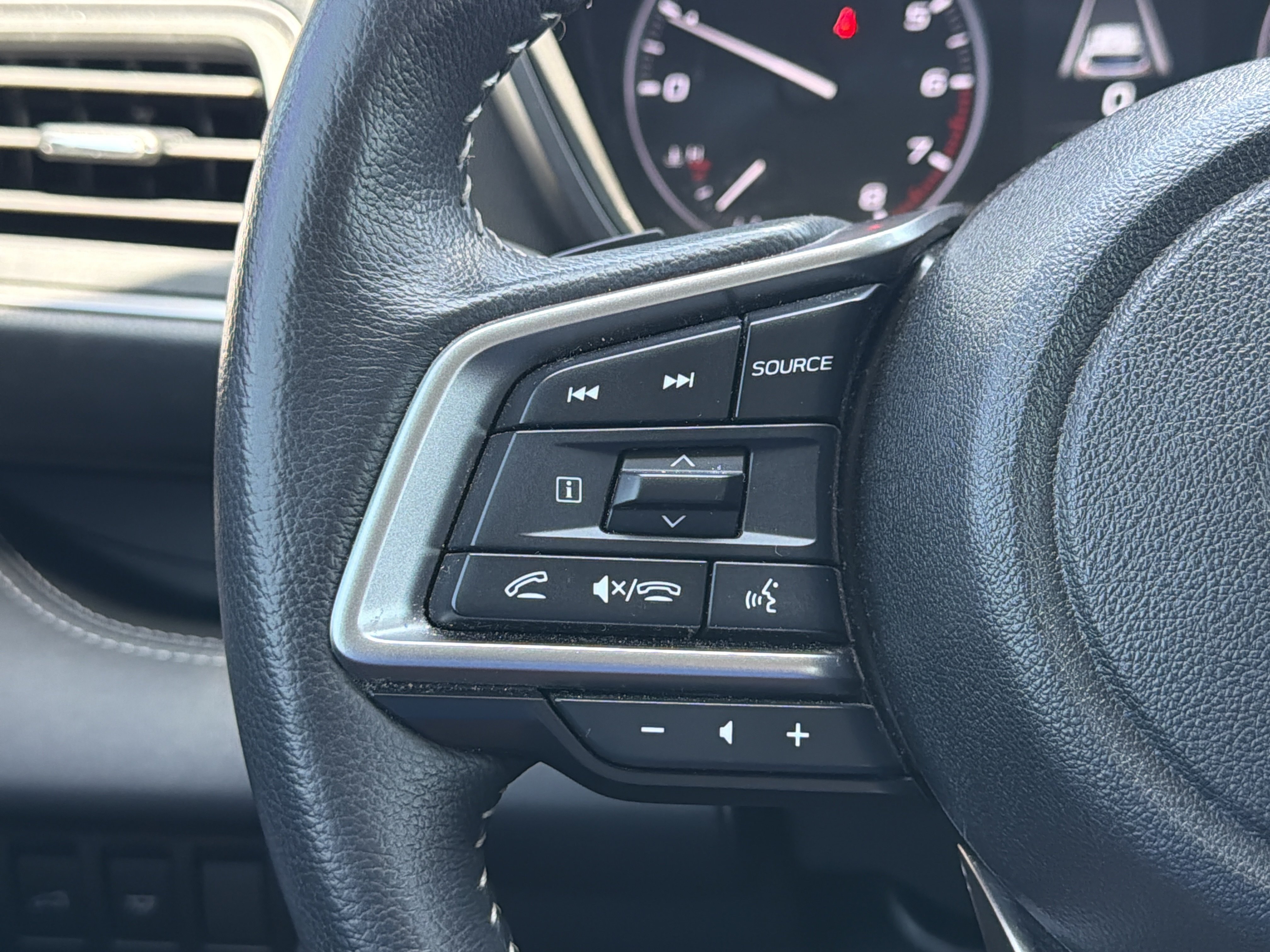 Used 2025 Subaru Ascent Limited AWD/4WD image 14