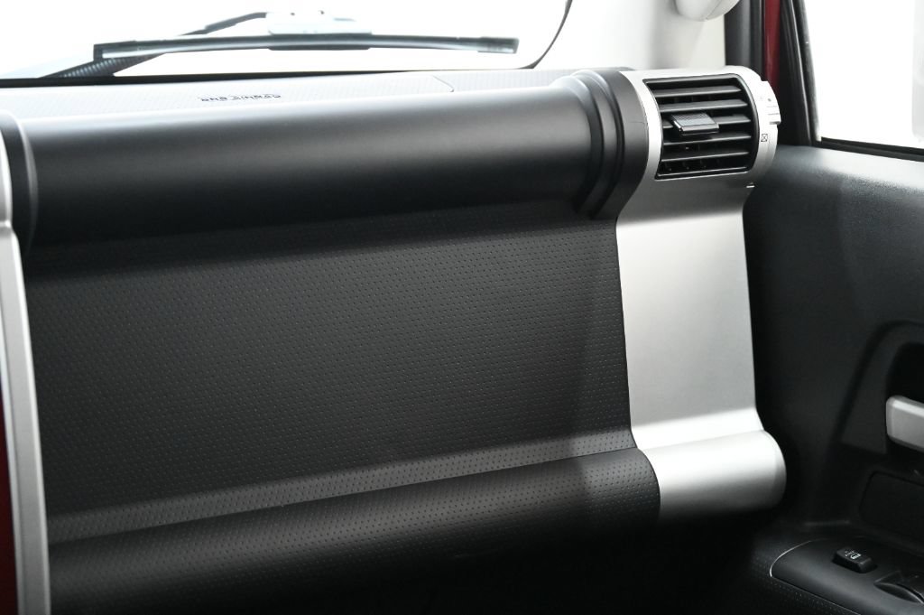 Used 2008 Toyota FJ Cruiser 4WD image 30