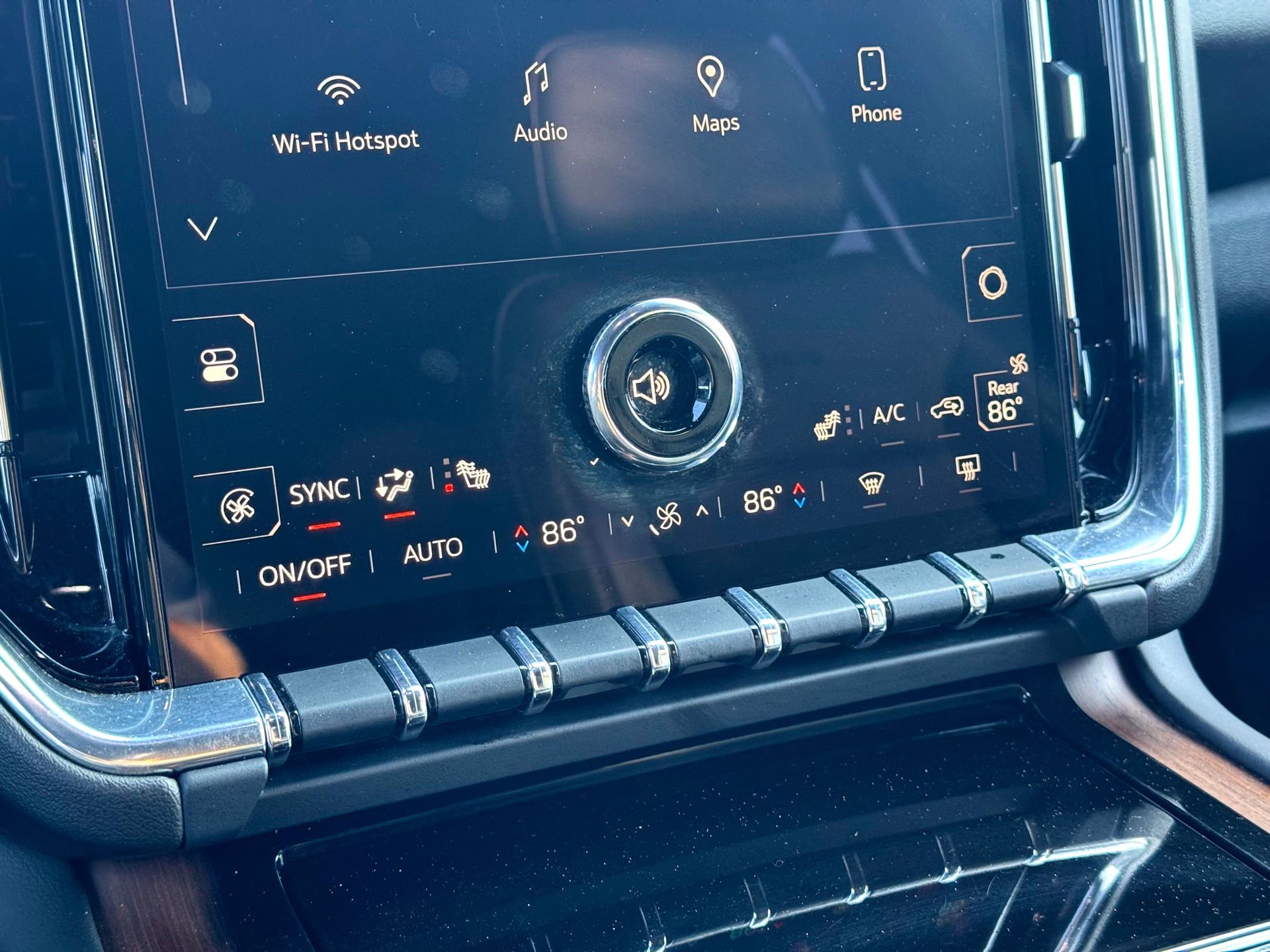 Used 2025 GMC Yukon Denali image 31