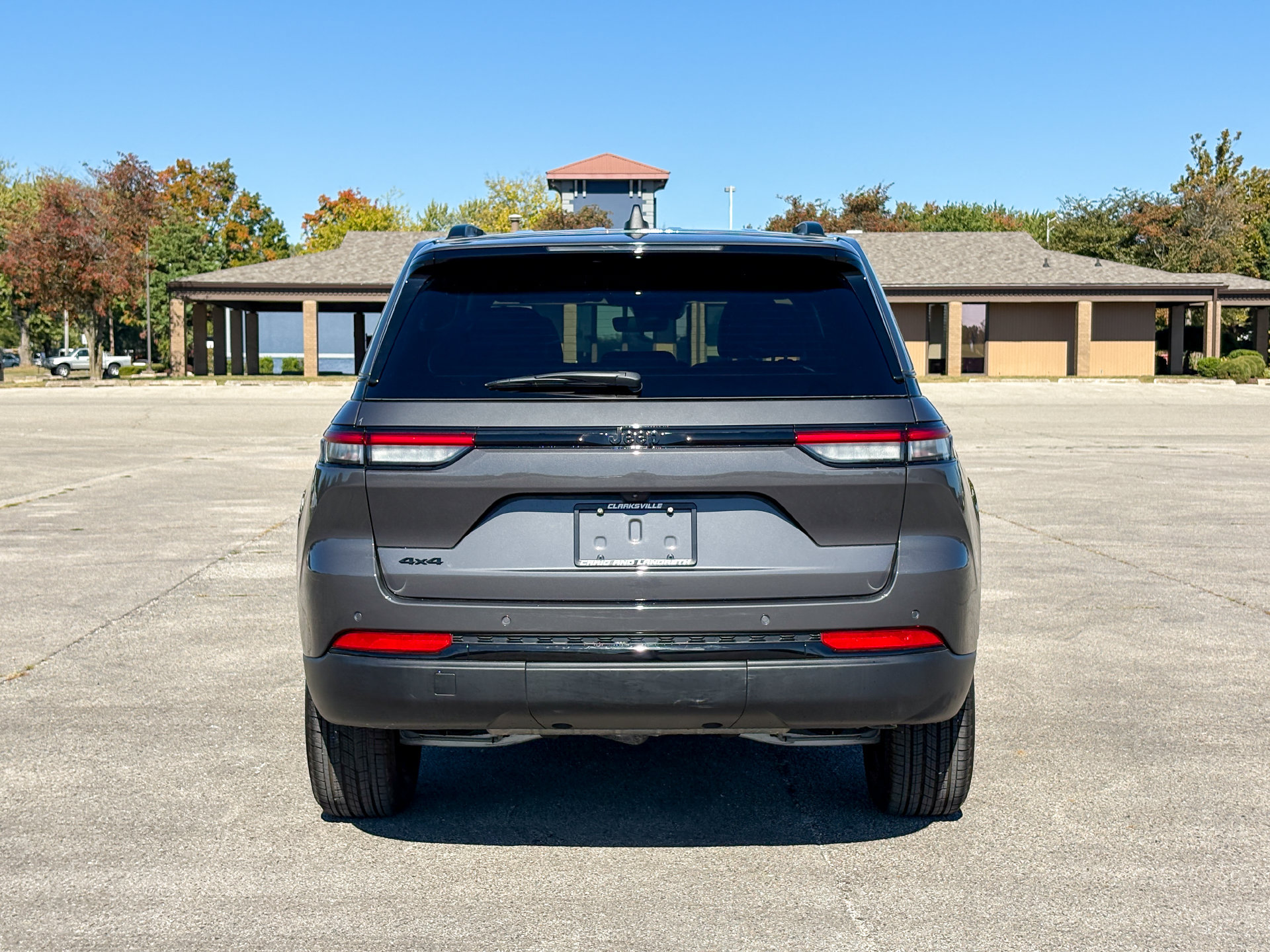 Used 2025 Jeep Grand Cherokee Altitude AWD/4WD image 7