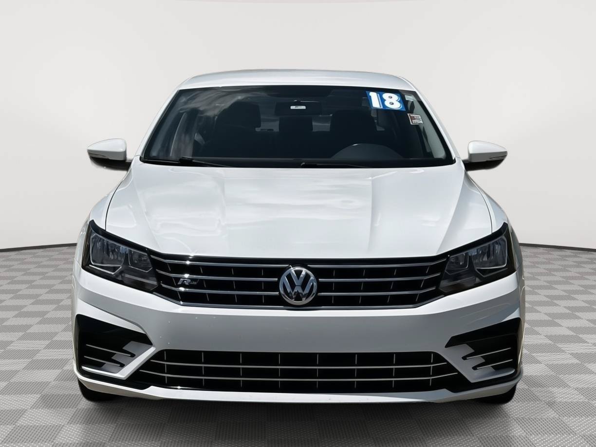 Used 2018 Volkswagen Passat 2.0T R-Line FWD image 2