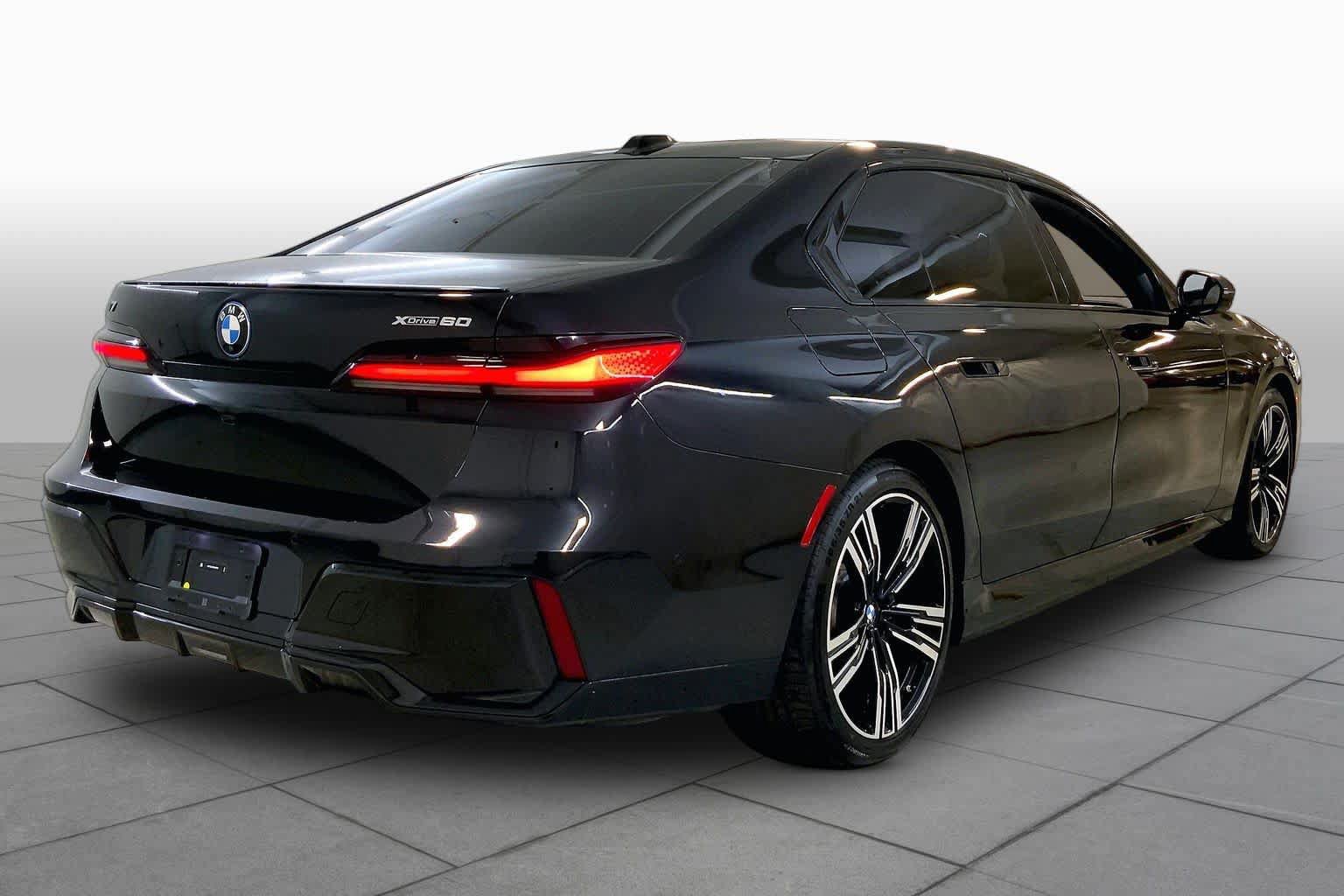 Used 2024 BMW i7 xDrive60 w/ Executive Package AWD/4WD image 12