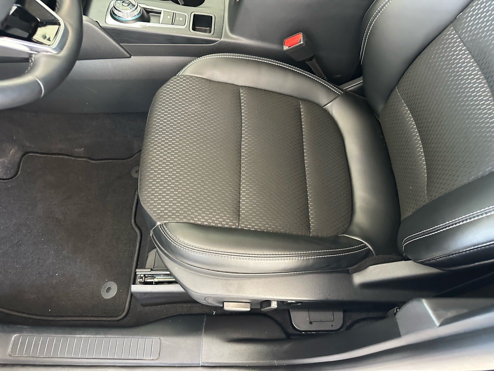 Certified 2026 Ford Escape SE FWD image 19