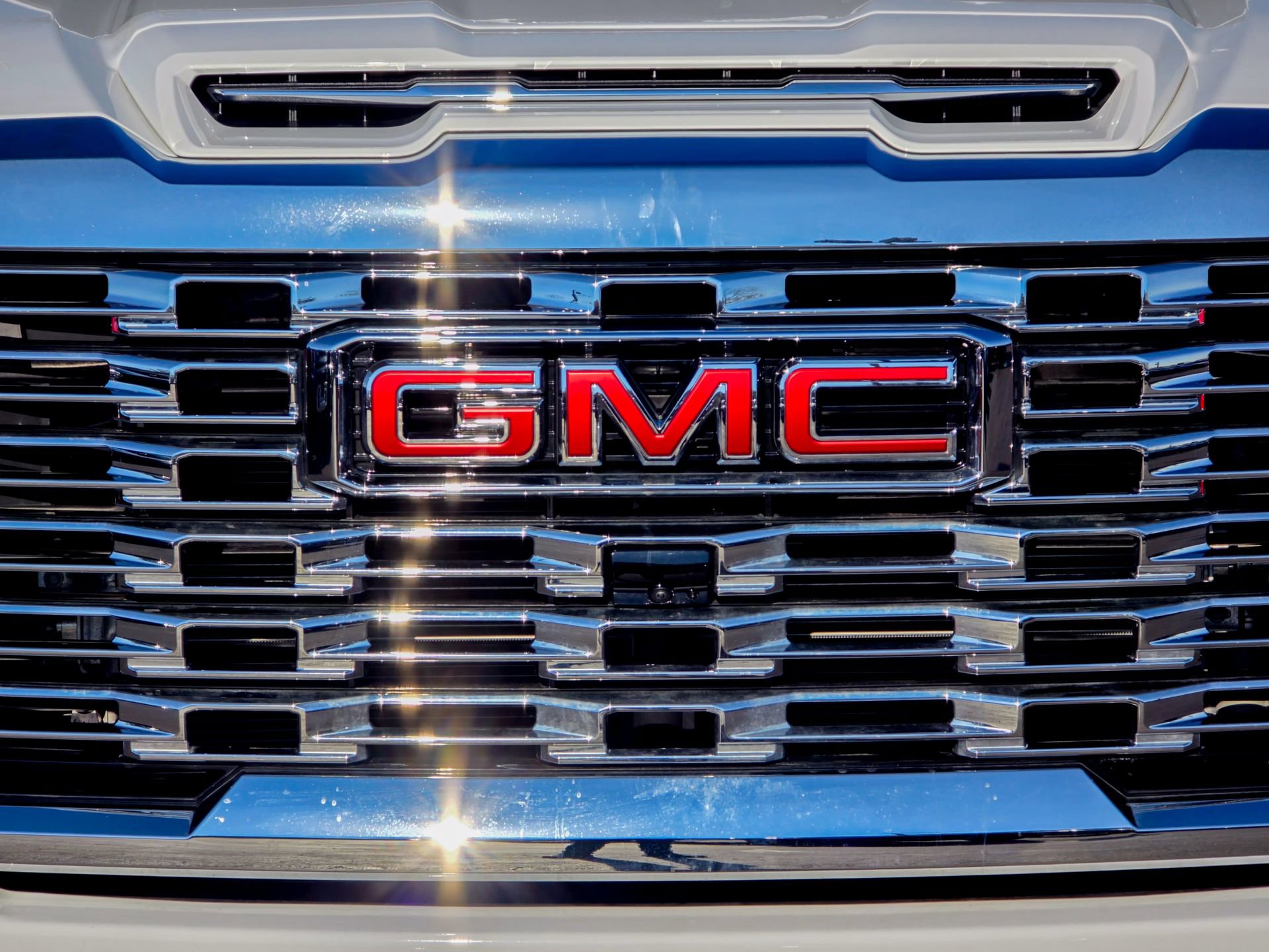 Used 2025 GMC Sierra 3500 Denali w/ Denali Reserve Package AWD/4WD image 3