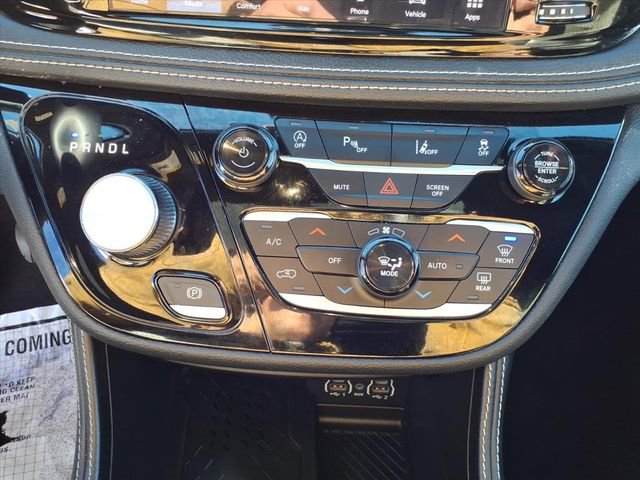 Used 2025 Chrysler Pacifica Limited image 12