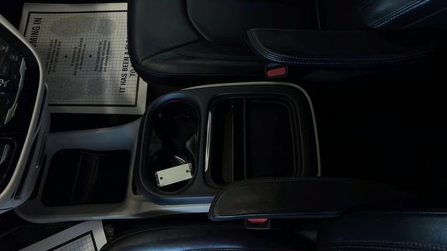 Used 2017 Chrysler Pacifica Touring-L FWD image 11