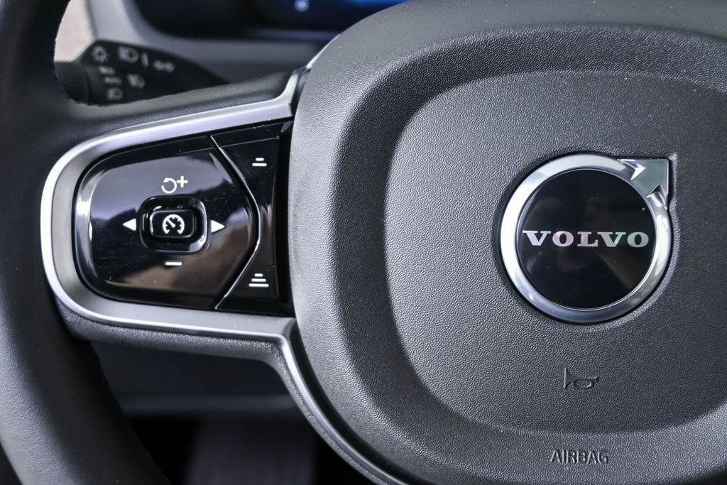 Certified 2025 Volvo XC90 T8 Plus AWD/4WD image 11