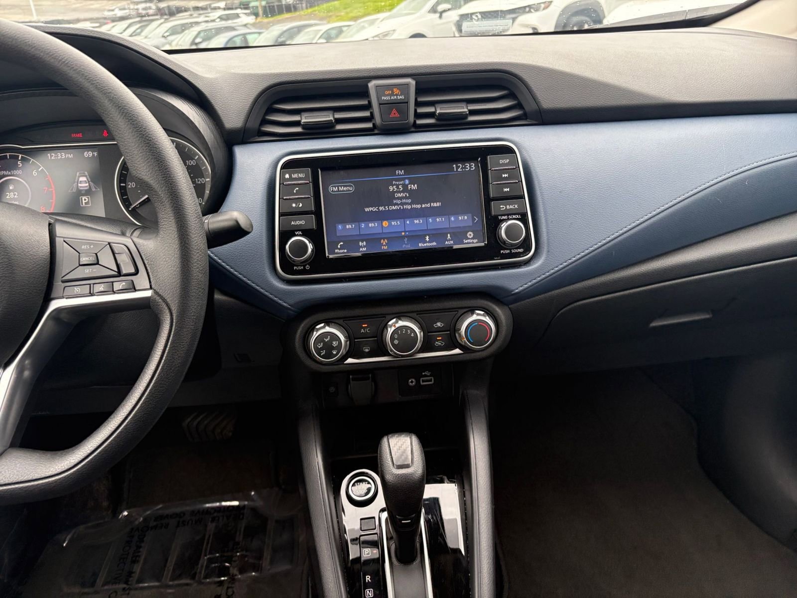 Used 2025 Nissan Versa SV FWD image 17