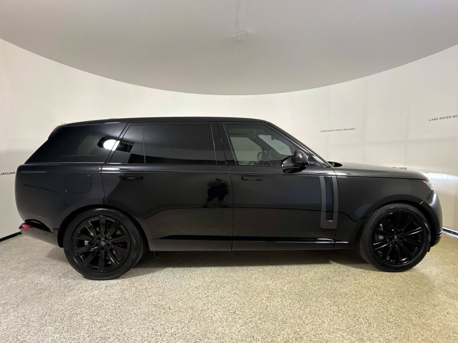 New 2027 Land Rover Range Rover Long Wheelbase SE AWD/4WD image 6