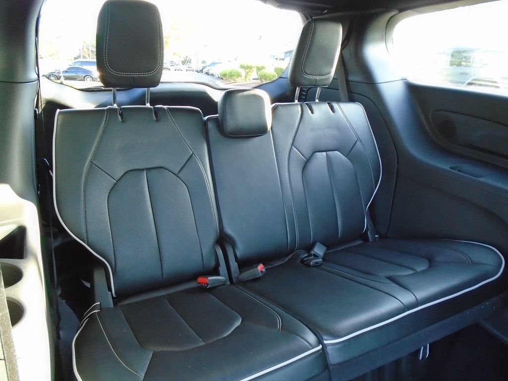 Used 2026 Chrysler Pacifica Limited w/ S Appearance Package FWD image 10