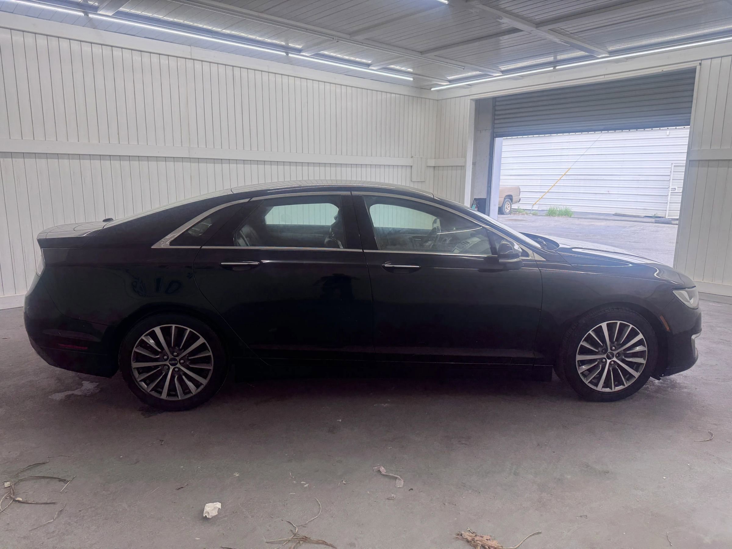 Used 2017 Lincoln MKZ Premiere FWD image 4