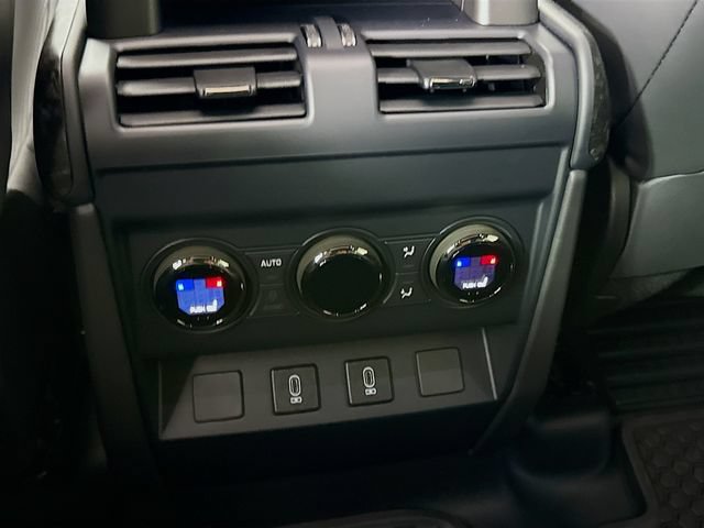 New 2026 Land Rover Defender 110 OCTA AWD/4WD image 27