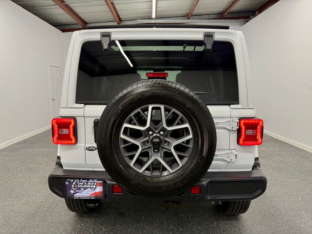 Used 2024 Jeep Wrangler Sahara w/ Safety Group image 10