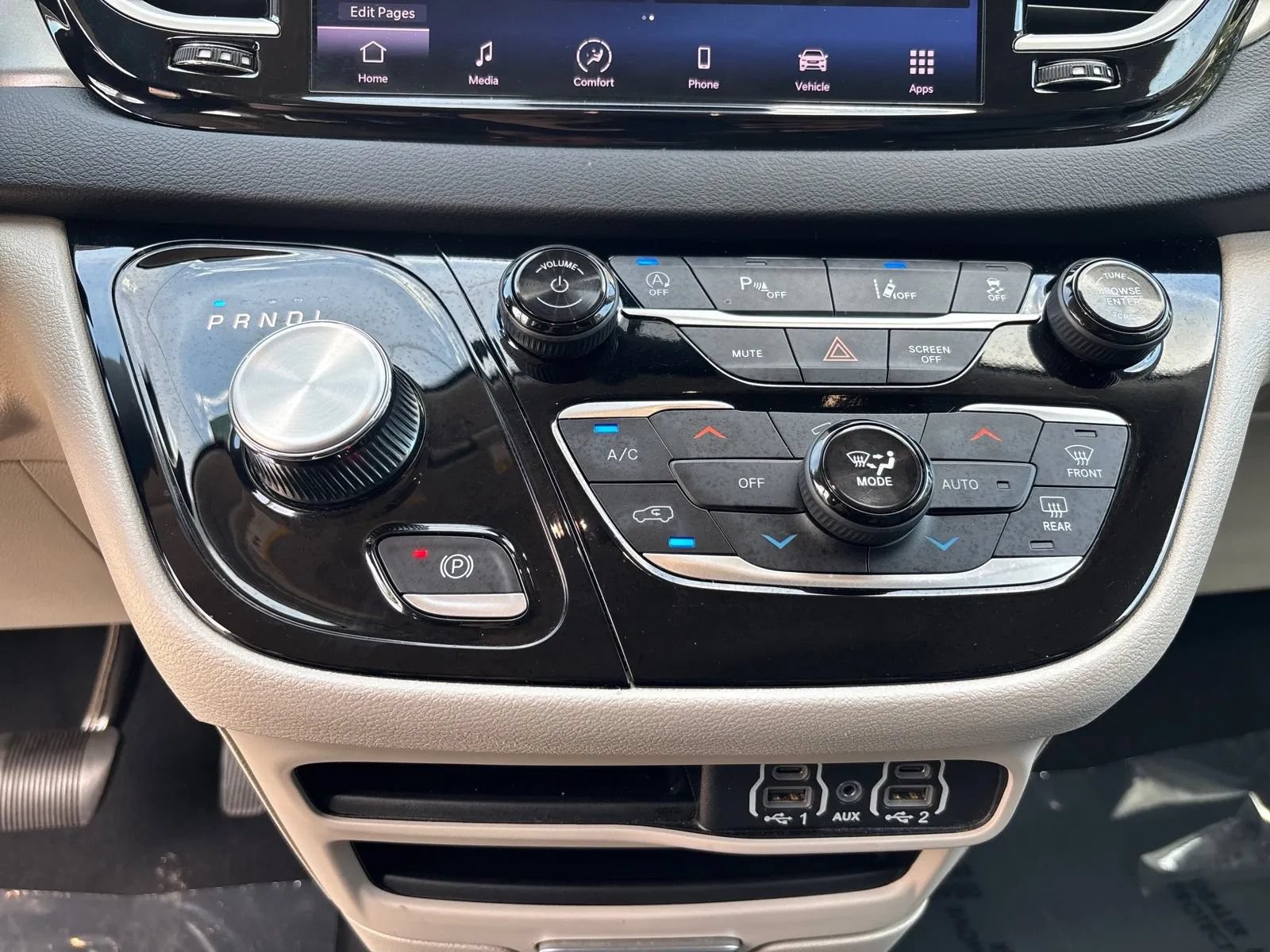 Used 2024 Chrysler Pacifica Touring-L FWD image 20