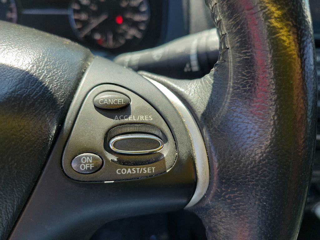 Used 2017 Nissan Pathfinder SV image 25