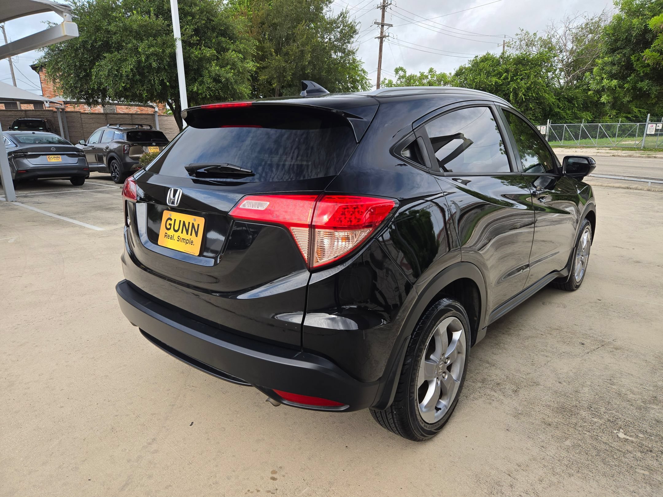 Used 2017 Honda HR-V EX-L image 3