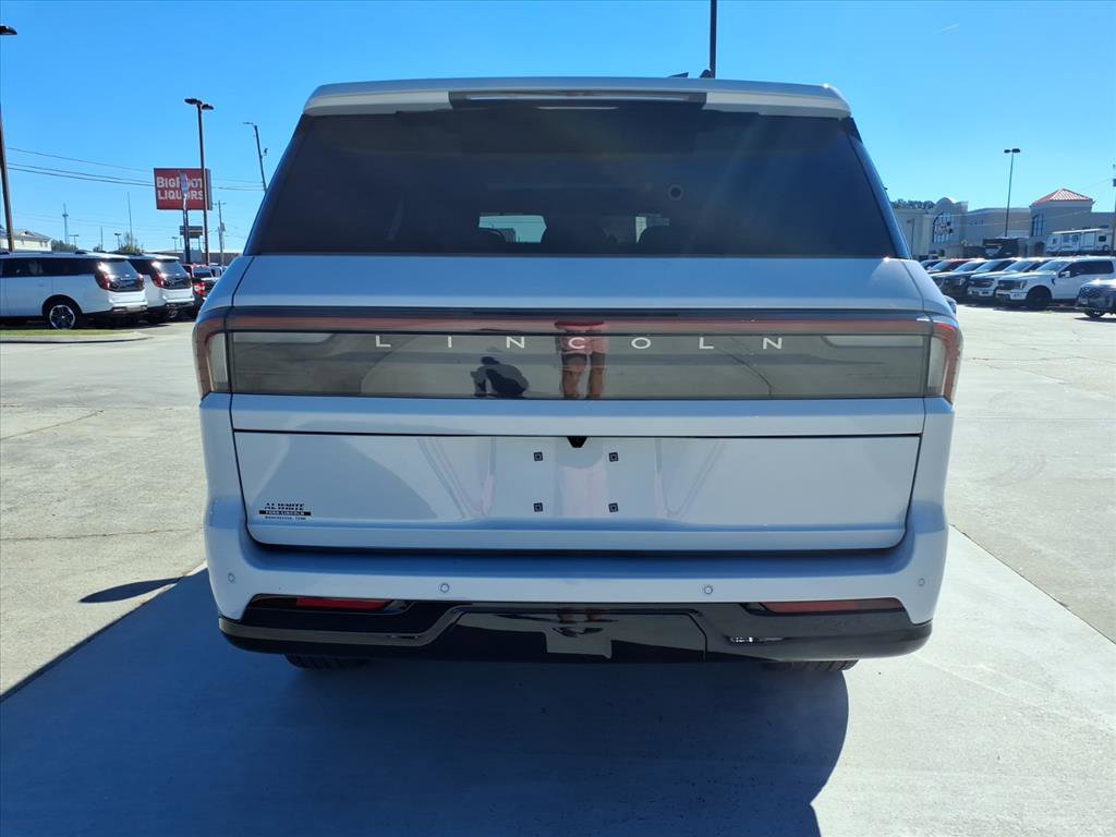 New 2025 Lincoln Navigator Reserve w/ Jet Appearance Package image 4