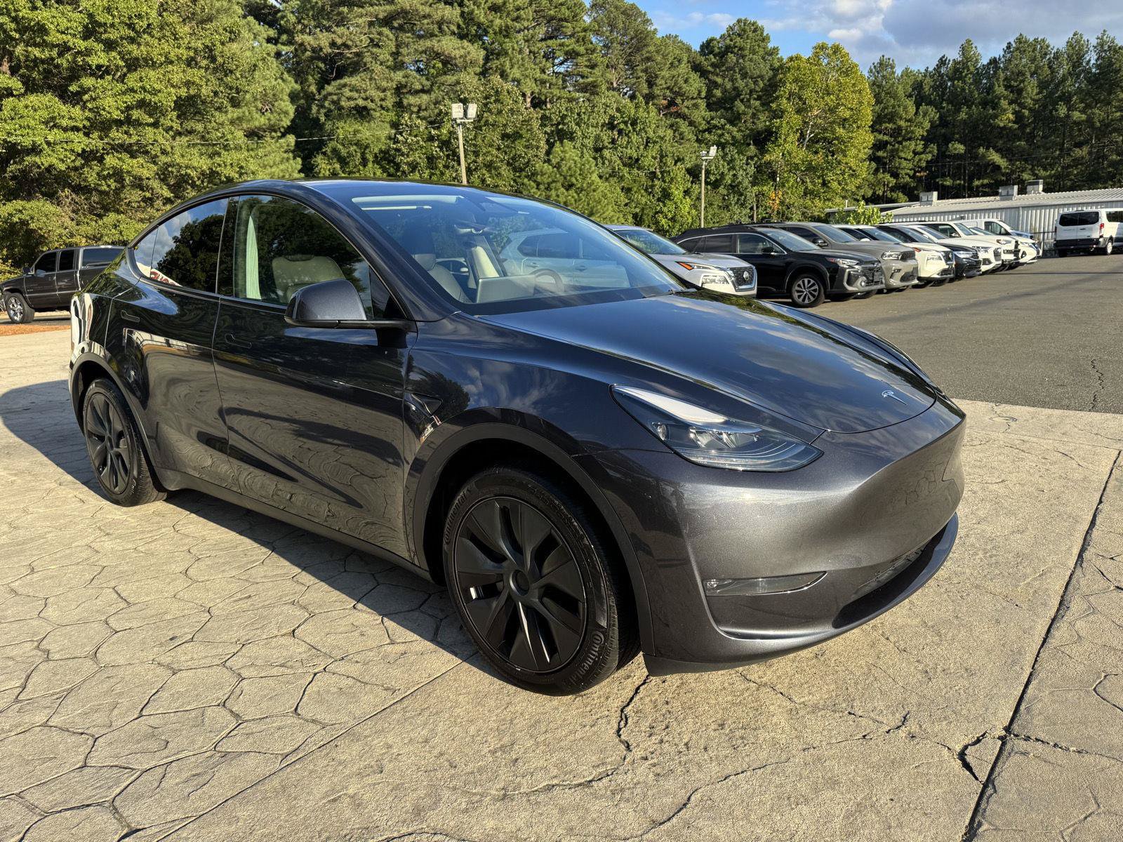 Used 2024 Tesla Model Y Long Range AWD/4WD image 19