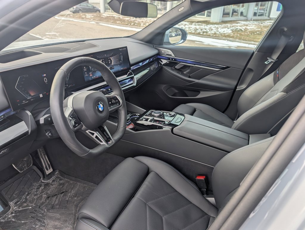 Used 2024 BMW 540i xDrive w/ Premium Package image 18