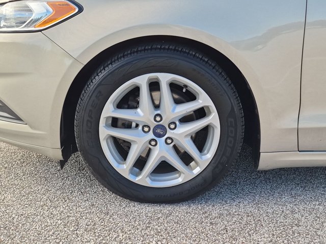 Used 2015 Ford Fusion SE FWD image 23