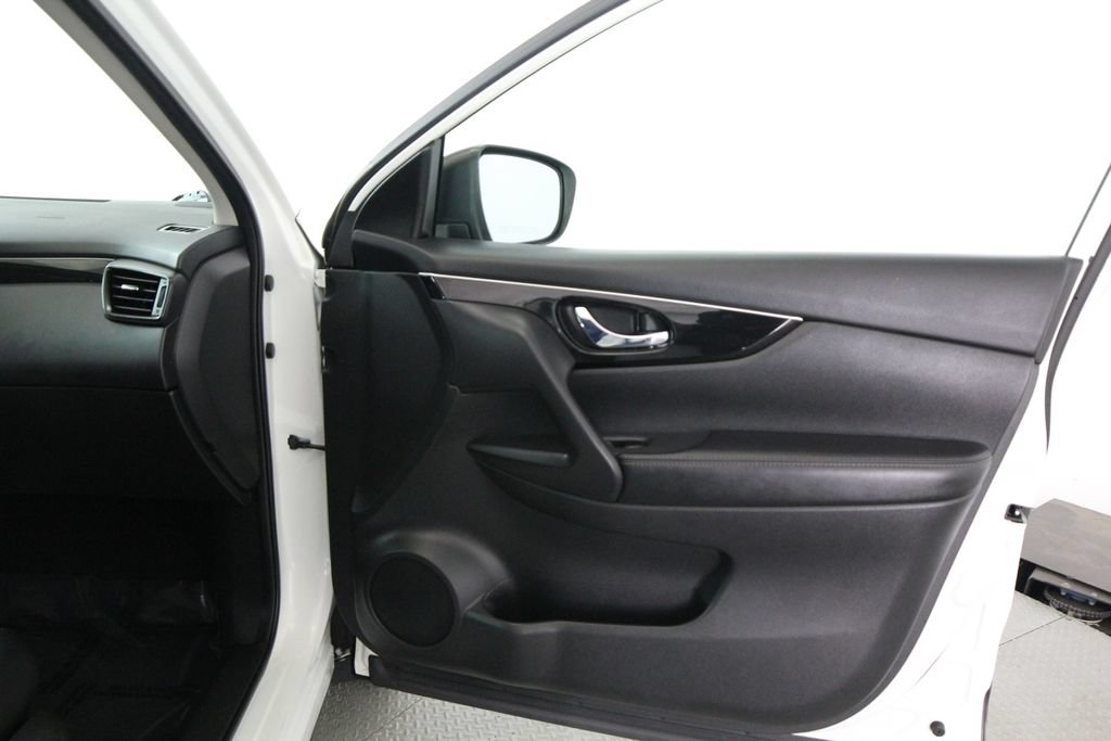 Used 2017 Nissan Rogue Sport SL AWD/4WD image 52