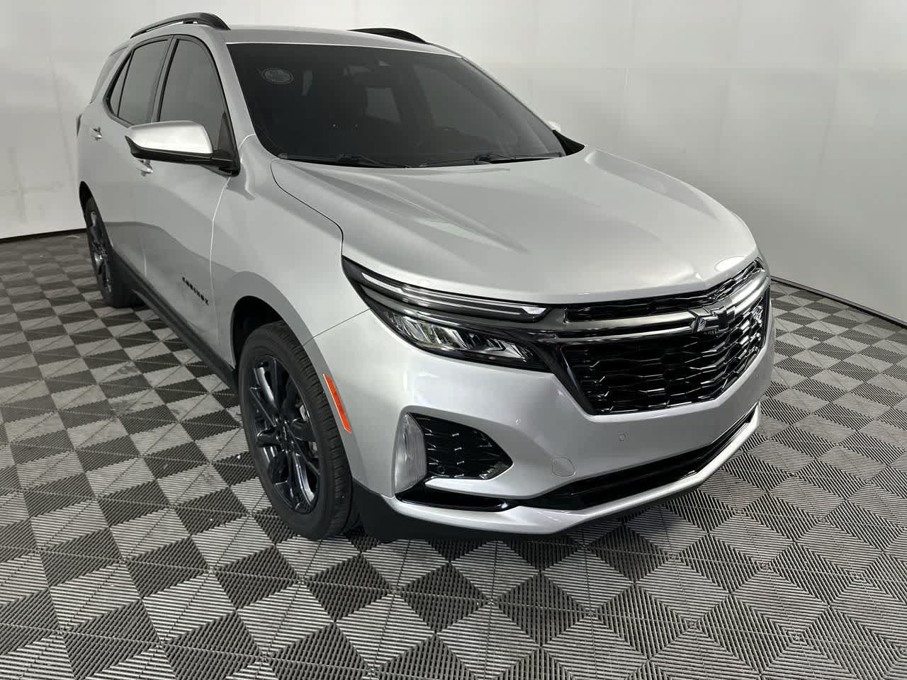 Used 2022 Chevrolet Equinox RS AWD/4WD image 2