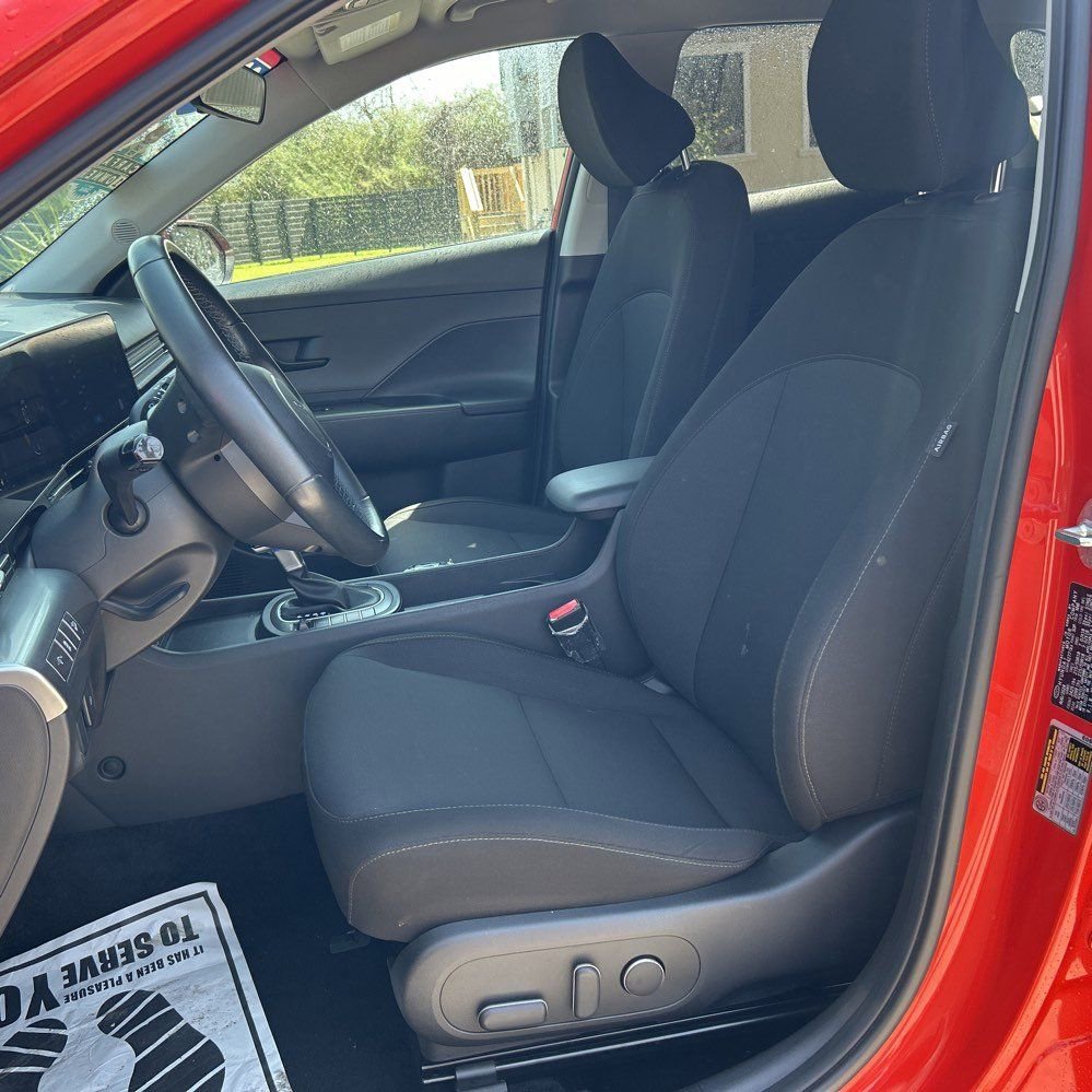 Used 2025 Hyundai Kona SEL image 9