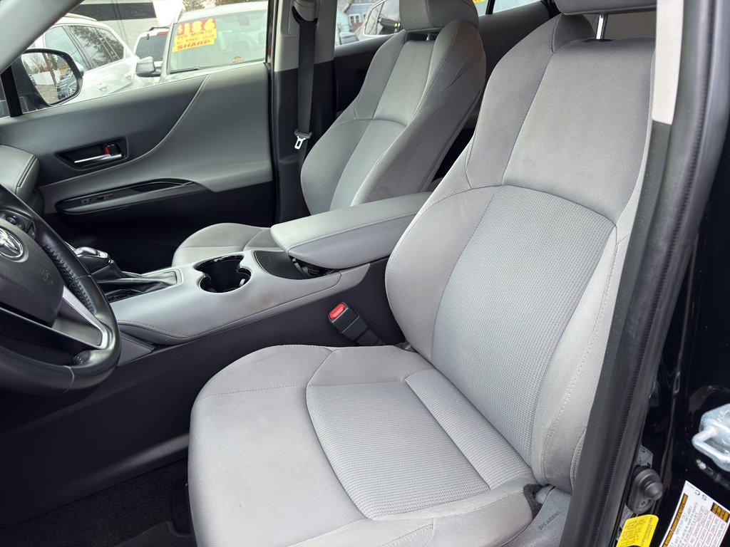 Used 2021 Toyota Venza LE image 11