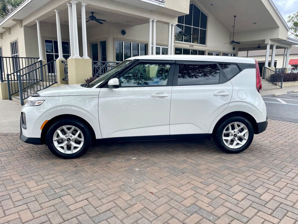 Used 2021 Kia Soul S FWD image 2