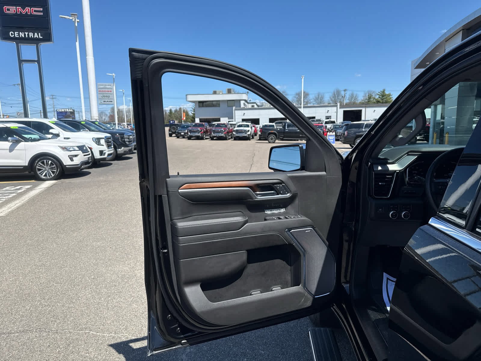 Certified 2024 GMC Sierra 1500 Denali w/ Denali Reserve Package AWD/4WD image 13