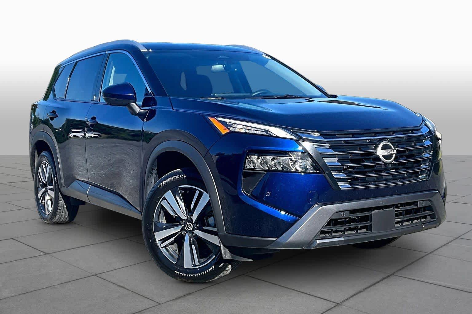 Used 2026 Nissan Rogue SL FWD image 3