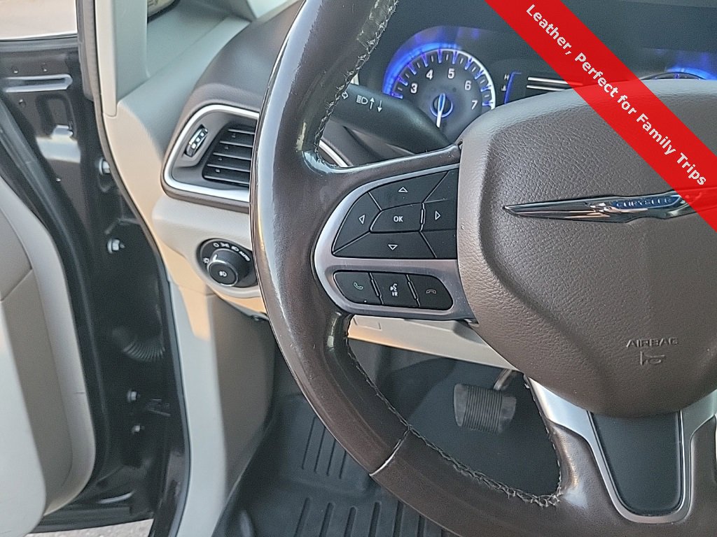 Used 2019 Chrysler Pacifica Touring-L image 24