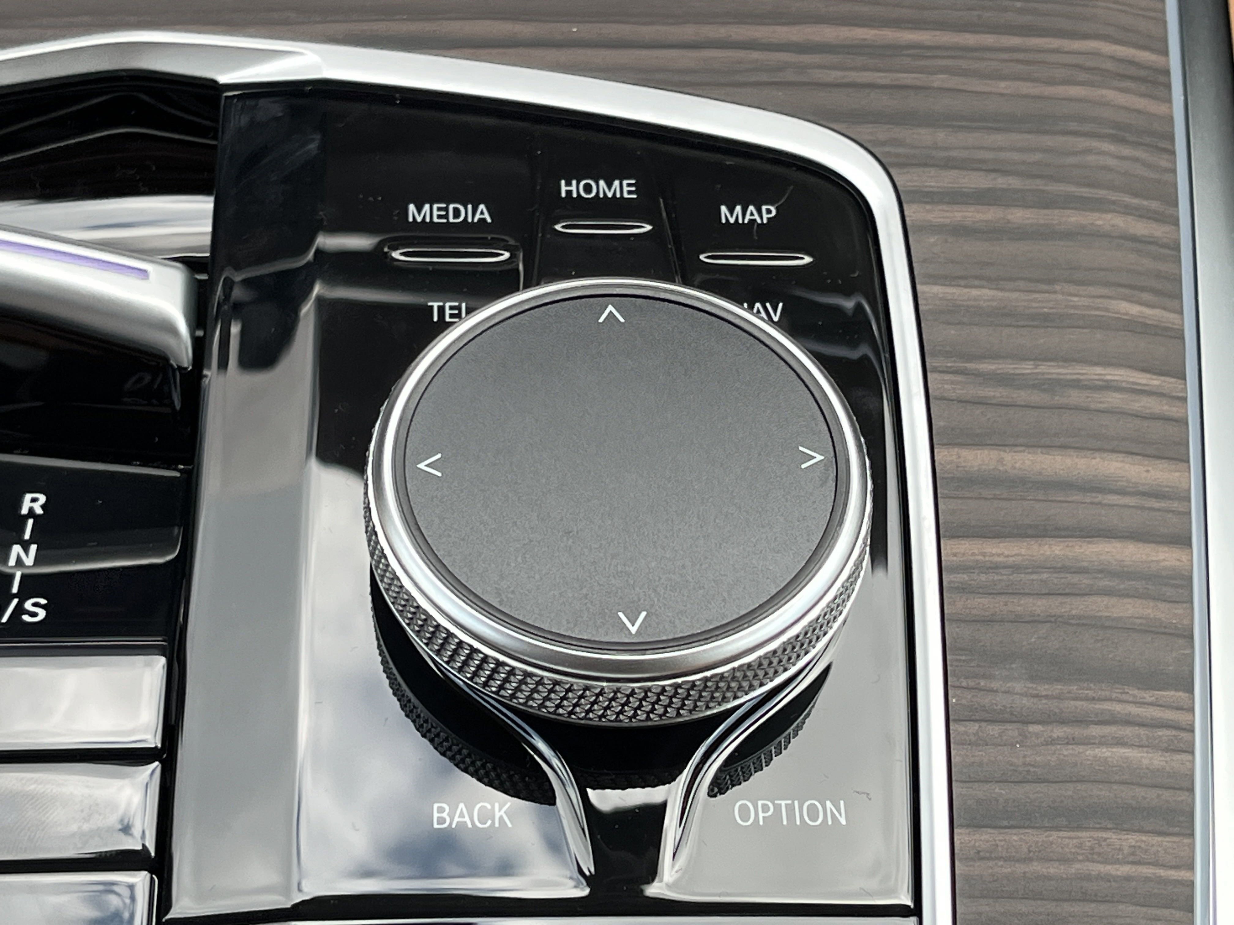 New 2026 BMW X7 xDrive40i w/ Premium Package image 9
