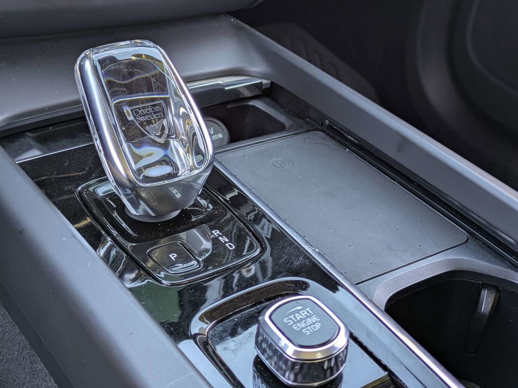 Used 2022 Volvo XC60 T8 Inscription w/ Advanced Package image 23